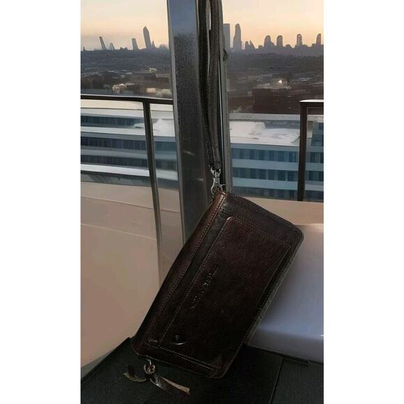 New! Spikes & Sparrow Brown Leather Aspen Wristlet Zip Wallet RFID Protected - Picture 1 of 11